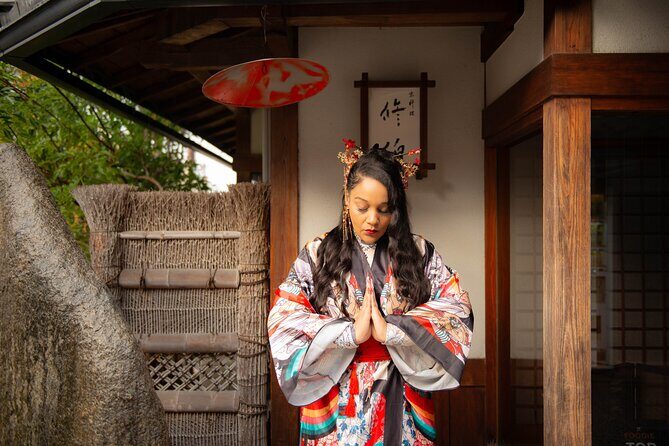 A Privately Guided Photoshoot in Beautiful Kyoto by a Pro - Higashiyama stops: Maruyama Park, Ninenzaka, and Yasaka Pagoda area