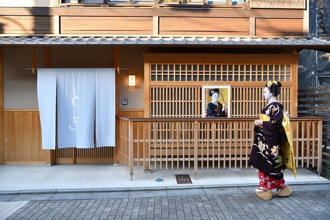 Authentic Kyoto Gion Geisha/Maiko Cultural Experience - Photo time: capture it, but keep the room in mind