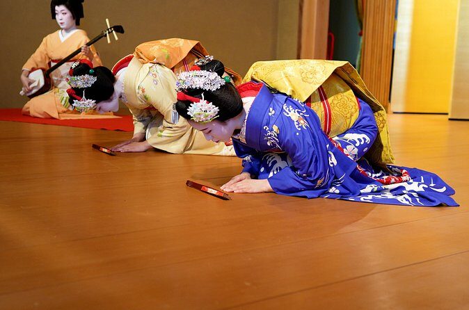 Authentic Maiko Experience＆Kyoto Dinner (Free drink) at Noh Stage - The interaction level: photos, Q&A, and how to make it work
