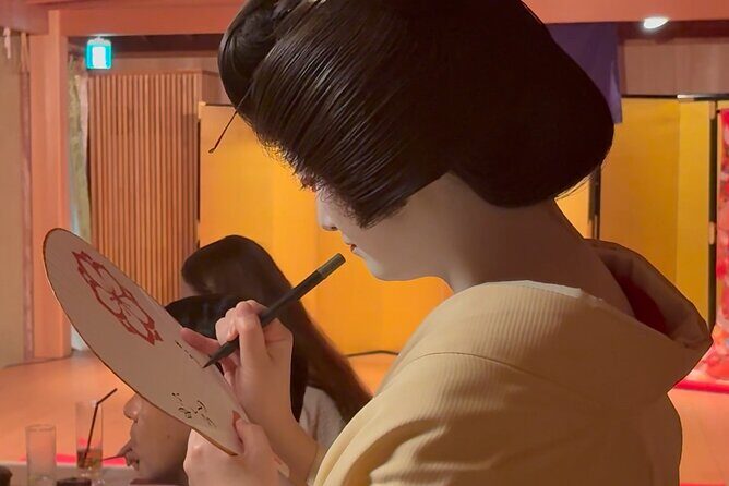 Authentic Maiko Experience＆Kyoto Lunch (Free drink) at Noh Stage - Meeting the Maiko Close Up: Dance, Costumes, and Conversation