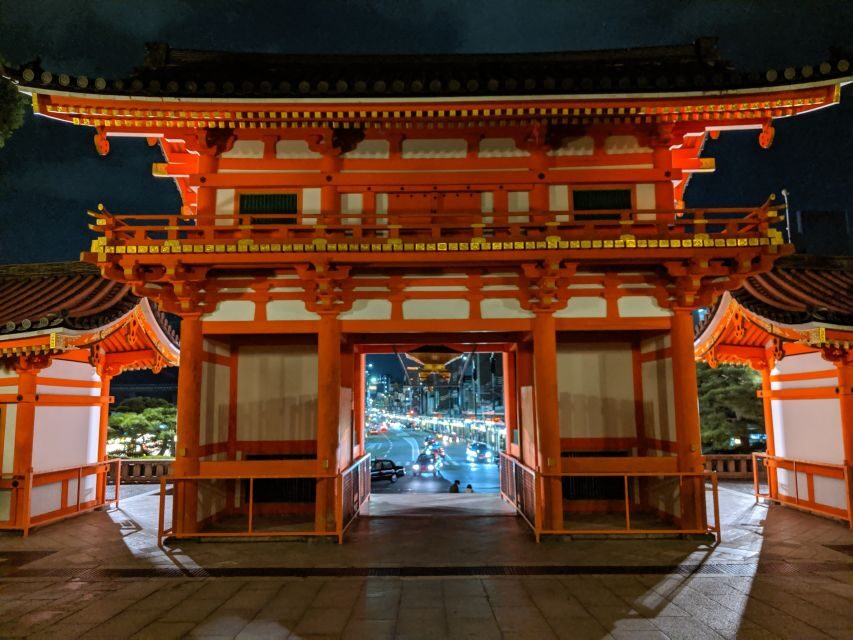 Best of Kyoto: Gion, Geisha, Pagodas & Cobblestones - Yasaka Shrine at night: Shinto atmosphere you can actually notice