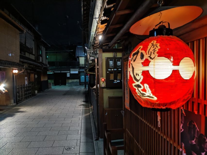 Best of Kyoto: Gion, Geisha, Pagodas & Cobblestones - Hōkan-ji photo stop and the temple-quiet pause