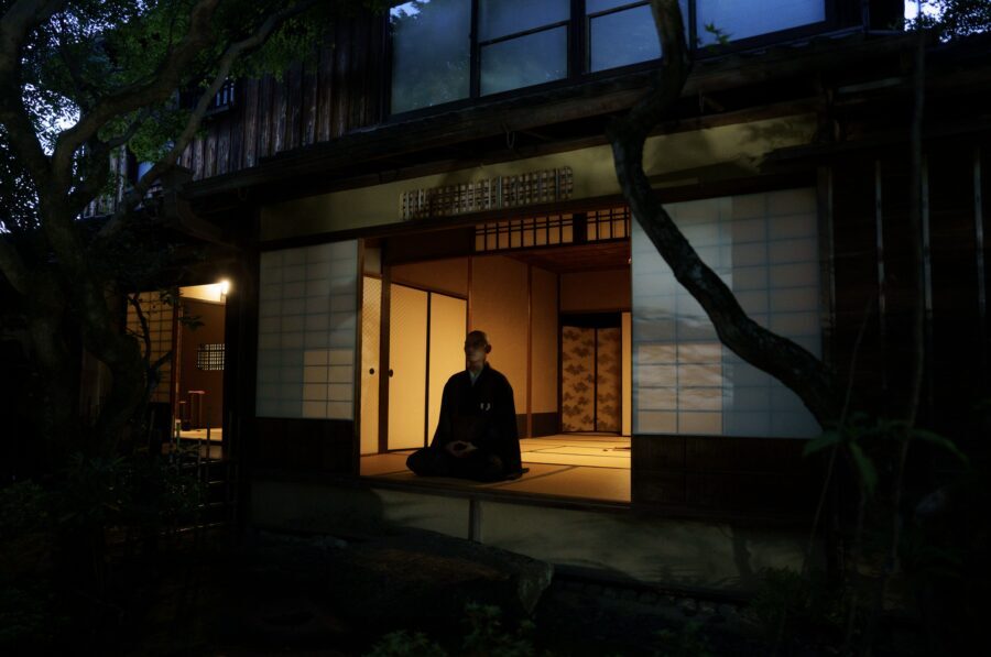 Candlelit Zen: Evening Meditation at Kyoto’s Secret Temple - Candlelight and the moss garden: atmosphere that actually helps