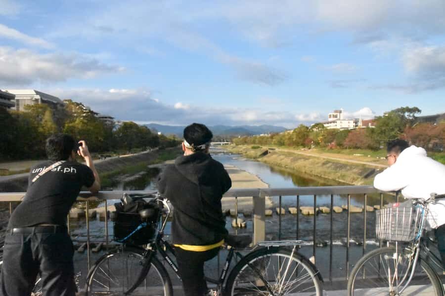 Cycle Kyoto's Hidden Gems & Gion Stroll - Gion (or Pontocho) on foot: understanding the entertainment district