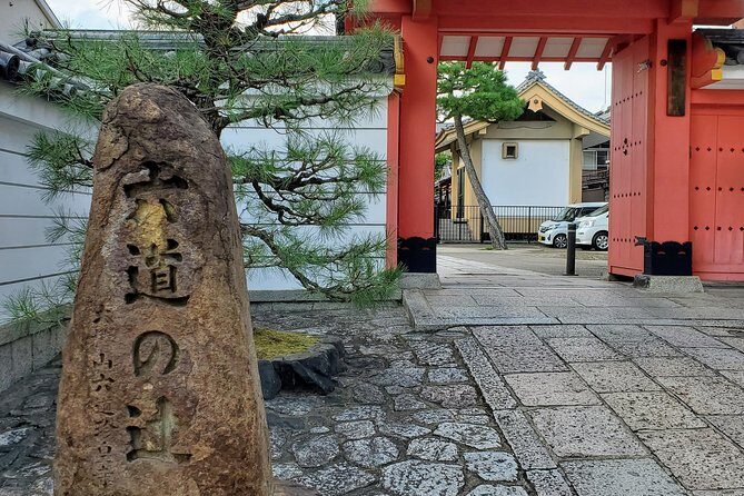 Dark Kyoto Tour - Atticus Sims: The Guide Factor That Makes It Fun