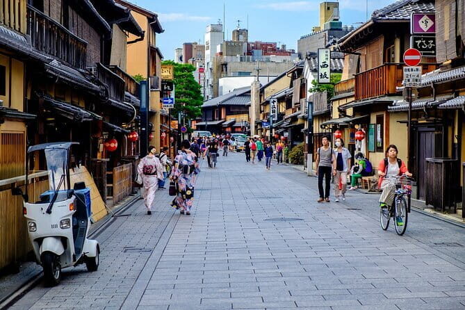 Discover Kyoto by Bike: Authentic Half Day Tour - Philosopher’s Path by bike: canal views without the grind
