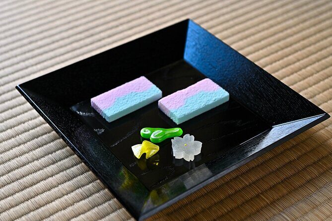 Experience a tea ceremony in an authentic tearoom, in Kyoto! - Sweets and matcha: the flavors that make the ritual stick