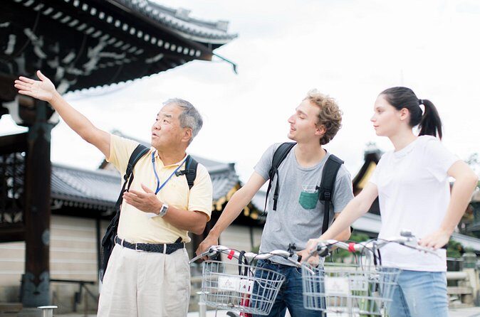 Explore Hidden Alleyway with a Local Expert (Afternoon Tour) - Rainy Kyoto? You get two ways to keep moving