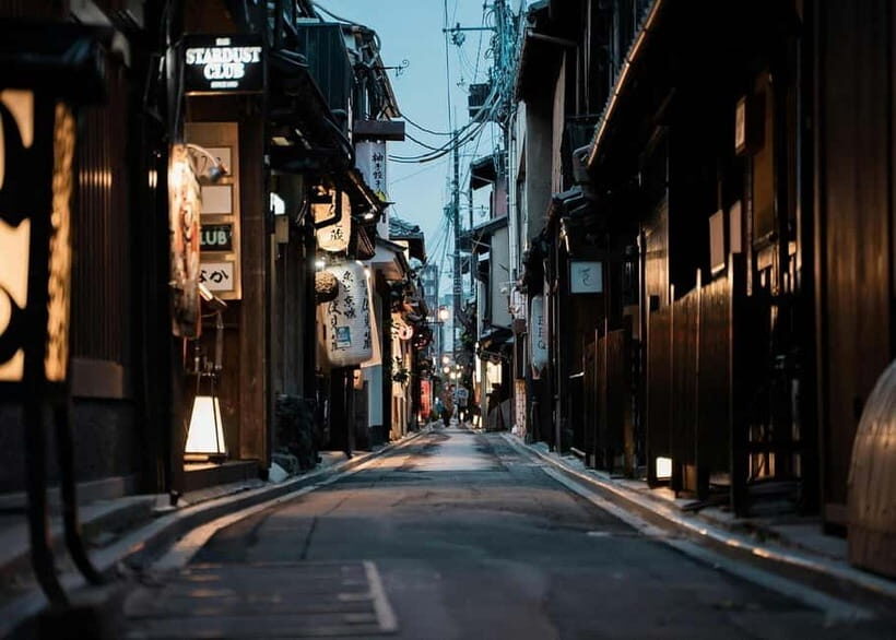 Geisha at Dusk: A Stroll Through Old Kyoto - Gion Shirakawa: cobblestones, the river, and the real dusk magic
