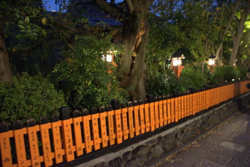 Gion Night Walk:Discover Geisha Culture in Kyoto - Why a Gion Night Walk Teaches More Than Daytime Photos