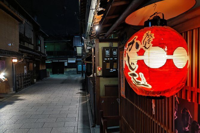 Gion Night Walking Tour - Stop 2: Yasakanoto at nightfall for those photo-worthy views