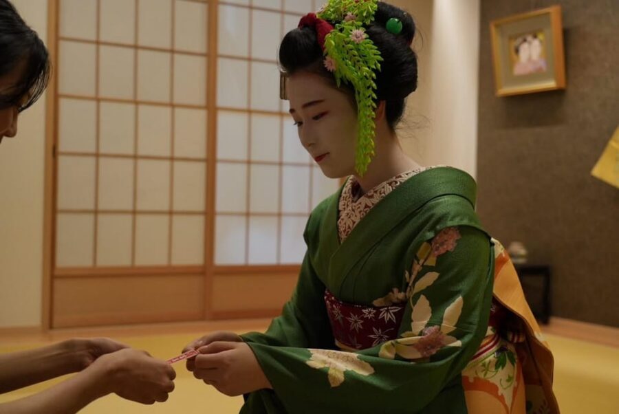 Gion Walking Tour, Geisha Show and Japanese Game in Kyoto - Playing the Traditional Fan Game: Participation Beats Photos