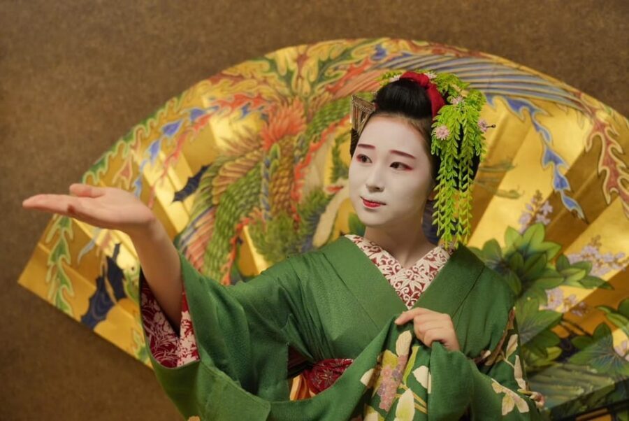 Gion Walking Tour, Geisha Show and Japanese Game in Kyoto - Price and Value: Is $108 Worth It?