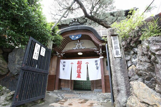 Guide tour of Japanese bathing culture at Funaoka Onsen - Group size, guide style, and why it changes the experience