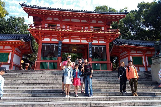 Guided Gion Tour: Explore Kyoto’s Historic Geisha District - Stop 5: Maruyama Park, a green pause in the middle of classic streets