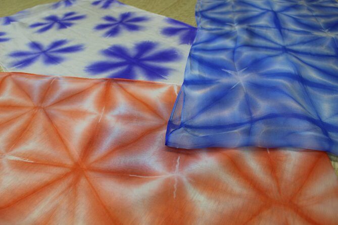 Hanakoushi cotton Scarf Class - Entering Kyoto Shibori Museum and starting with folds