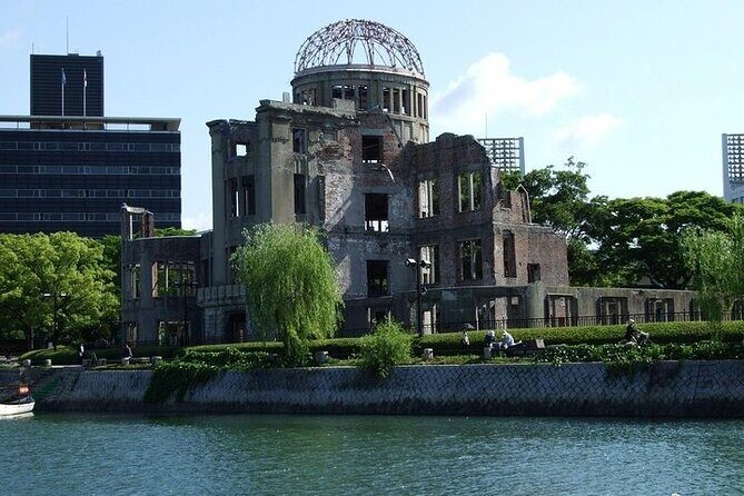 Hiroshima and Miyajima 1 Day Tour for who own the JR Pass only - Miyajima Arrival, Itsukushima Shrine, and the Floating Torii Moment
