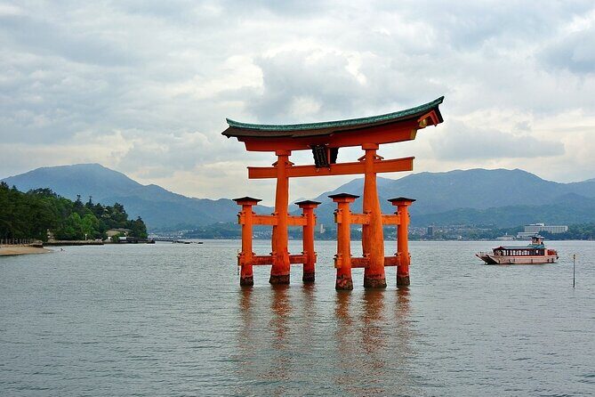 Hiroshima and Miyajima Full-Day Tour from Kyoto by Bullet Train - Kyoto to Hiroshima by Shinkansen: the day’s big win