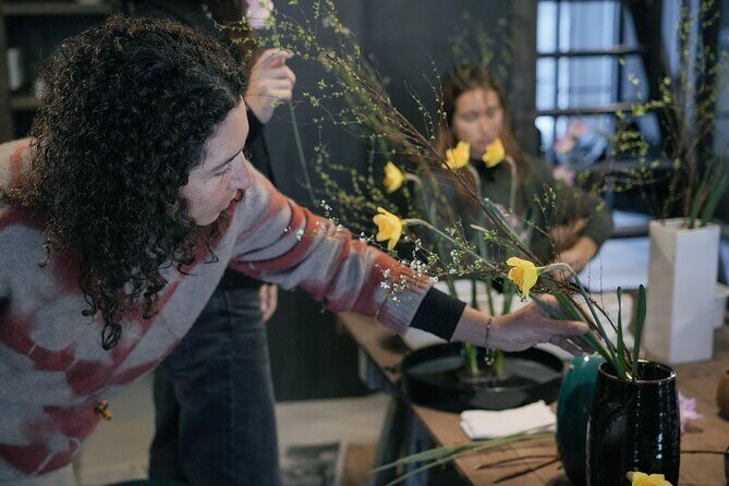 Ikebana Traditional Japanese Art of Flower Arranging - Two beginner styles: Nageire and Moribana (what each teaches you)