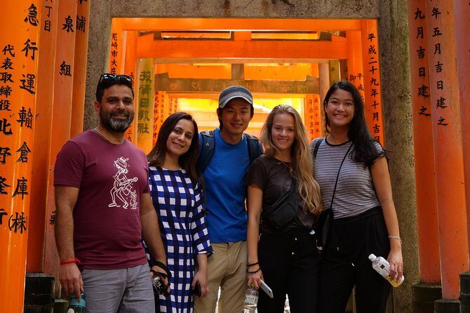 Inside of Fushimi Inari - exploring and lunch with locals - Starting at 大鳥居: getting oriented fast