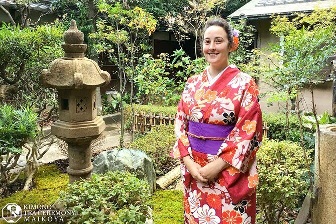 Kimono Tea Ceremony at Kyoto Maikoya, NISHIKI - Choosing your kimono and getting ready like a local