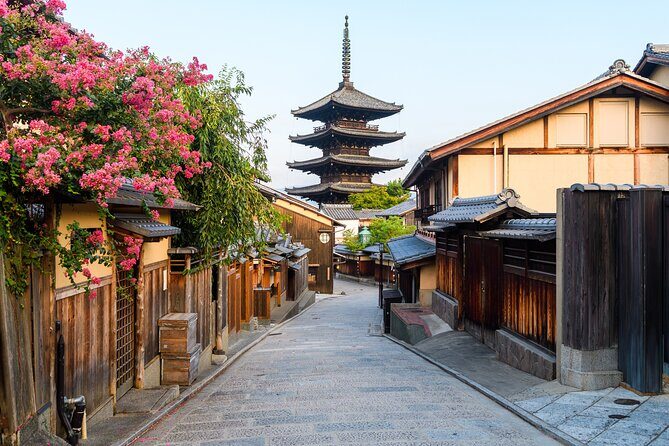 Kiyomizu Temple and Backstreets of Gion, Half Day Group Tour - Japanese Garden Near Kiyomizudera and Yasaka Pagoda: A Breather Between Big Stops