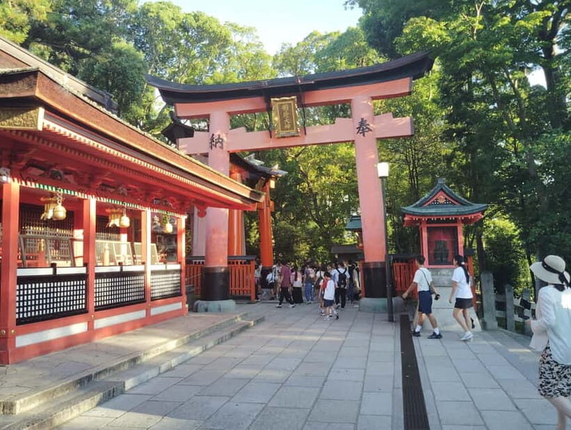 Kyoto: 1.5-Hour Guided Tour of Fushimi Inari Shrine - Main shrine focus at Fushimi Inari Taisha: rice, prosperity, and stories you can use