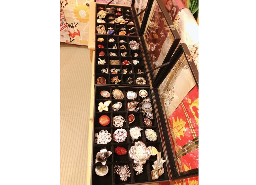 Kyoto: 1 Day Traditional Japanese Kimono Rental Experience - Gion Kimono Changeover: how MomoKa runs your day