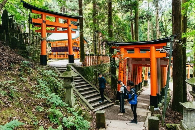 Kyoto: 3-Hour Fushimi Inari Shrine Hidden Hiking Tour - Photo Stops That Don’t Feel Like a Photo Shoot