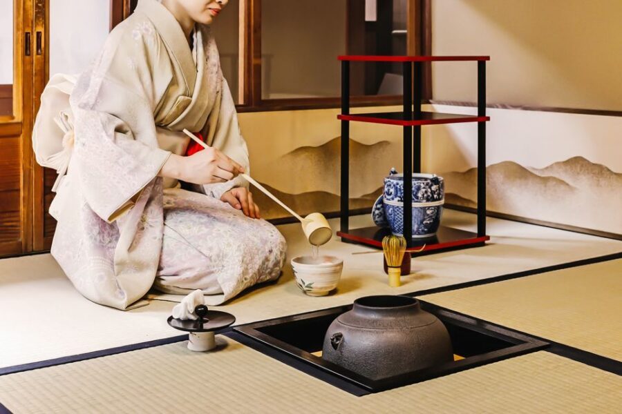 Kyoto: 45-Minute Tea Ceremony Lesson Experience - Your tea master and the Urasenke approach