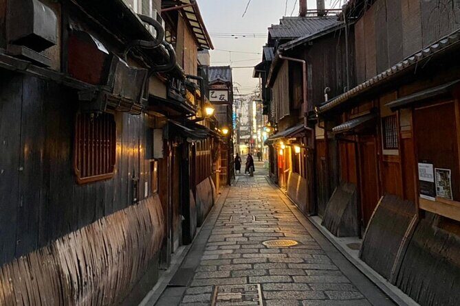 Kyoto 6h Private Tour Fushimi Inari, Kiyomizu, Gion & Hidden Gems - Fushimi Inari (plus Chishaku-in): the walking start you’ll be glad you did