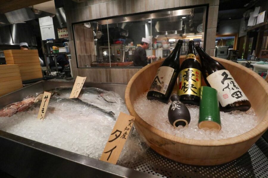 Kyoto : Bar Hopping Tour in Pontocho Alley at Night - Small Group Size: Why It Feels Personal Instead of Crowded