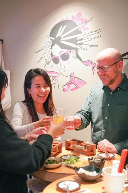 Kyoto : Bar Hopping Tour in Pontocho Alley at Night - Pontocho at Night: Red Lantern Lane and the Photo Moment
