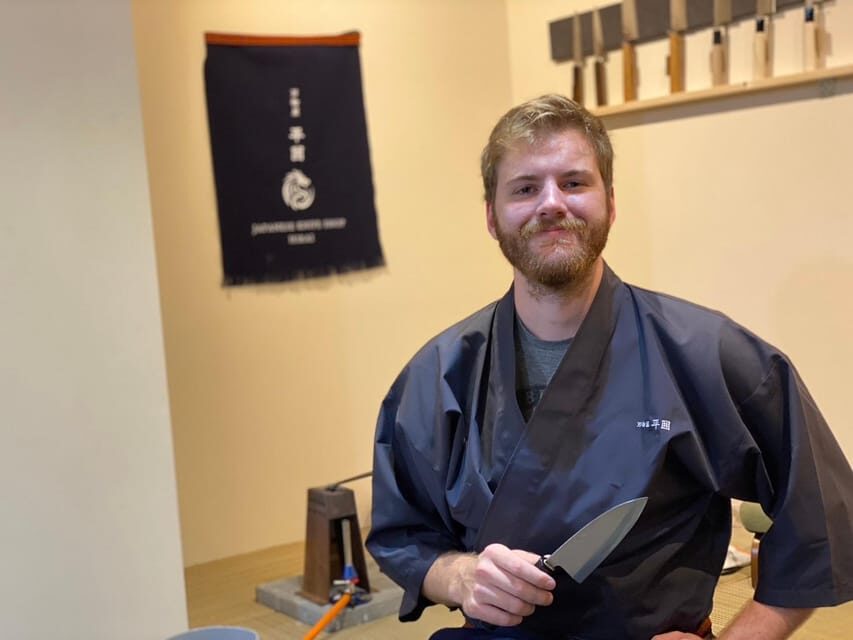 Kyoto: Beginner Knife Sharpening & Handle Fitting Workshop - Handle fitting with magnolia wood: the fire step is real