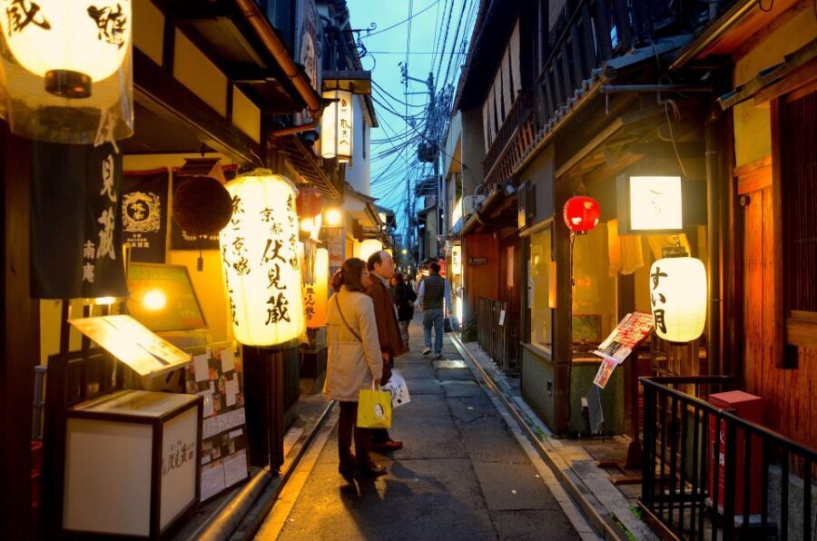 Kyoto: Casual Pontocho Evening Food Tour - The walking story: how guides turn streets into lessons you remember
