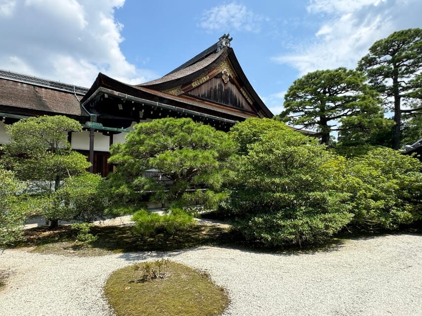 Kyoto: Discover Every Bit of Kyoto Imperial Palace - Kyoto Imperial Palace in Gyoen National Garden: the setting that makes it work