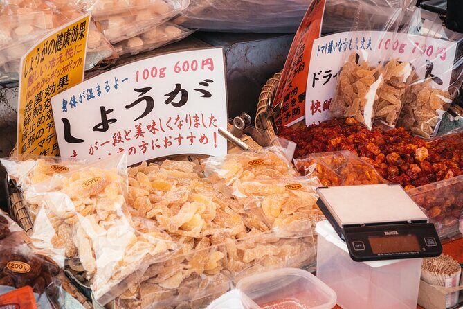 Kyoto Flea Market Cultural Exchange with English Learners - To-ji Temple grounds in the free area: calm time during the hunt