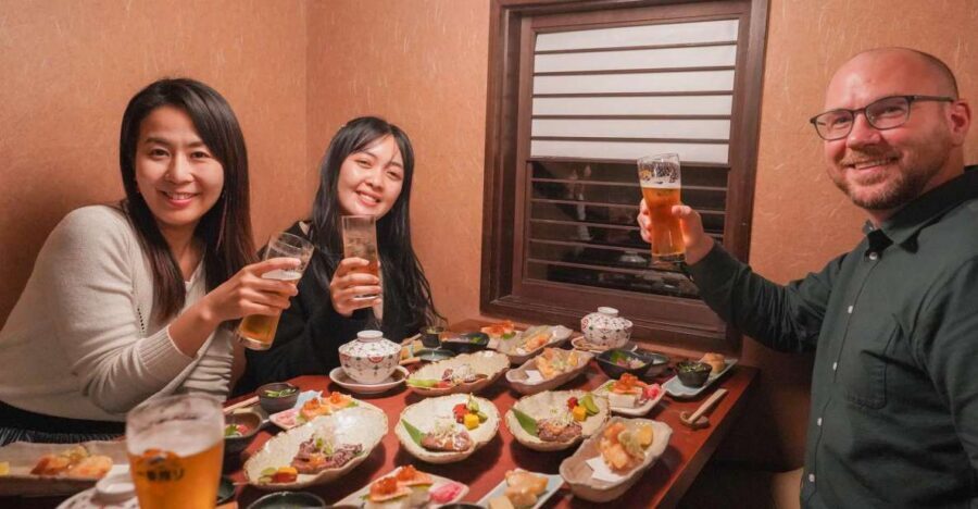 Kyoto: Foodie Night Tour in Gion with 9 dishes + 6 Sake - Where the night starts: Gion Shijo and Izumo-no-Okuni