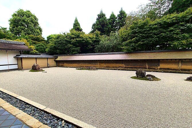 Kyoto Full Course Tour: Explore 10 Must-See Sights & Hidden Gems - Yasaka Pagoda at Hokan-ji and the Gion finish