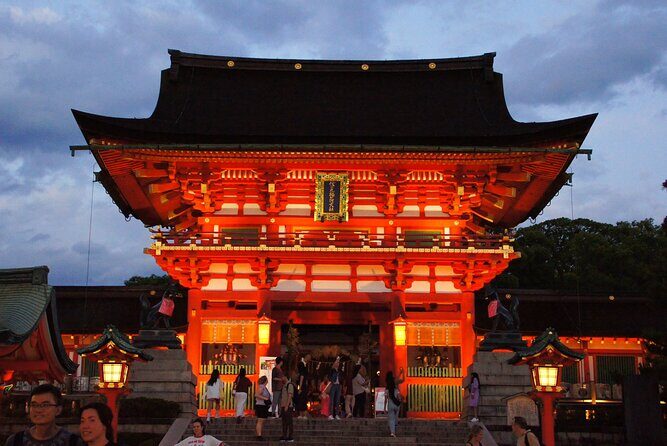 Kyoto: Fushimi Inari Shrine Walking Tour - What you should wear and plan for (practical tips)