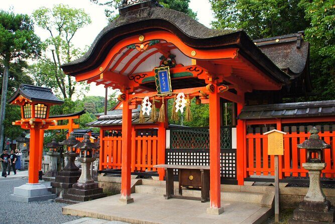Kyoto: Fushimi Inari Shrine Walking Tour - Entering Fushimi Inari-taisha: more than torii gate photos
