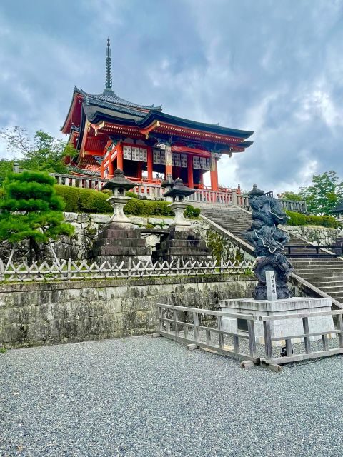 Kyoto: Fushimi Inari-taisha y Kiyomizu-dera (Spanish Guide) - Higashiyama streets and Sannenzaka shopping time
