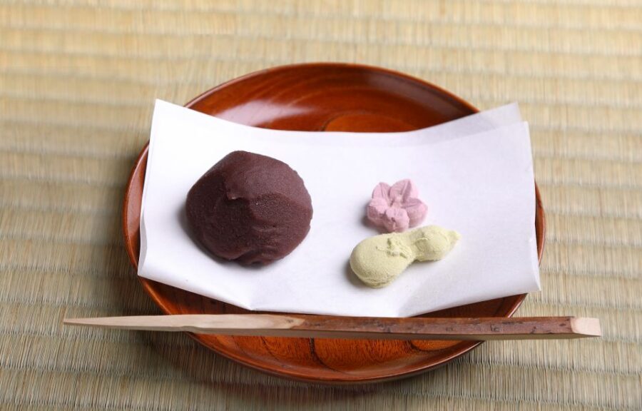 Kyoto Fushimiinari:Wagashi Making & Small Group Tea Ceremony - The Local House Atmosphere: Garden Calm and Real-Room Etiquette