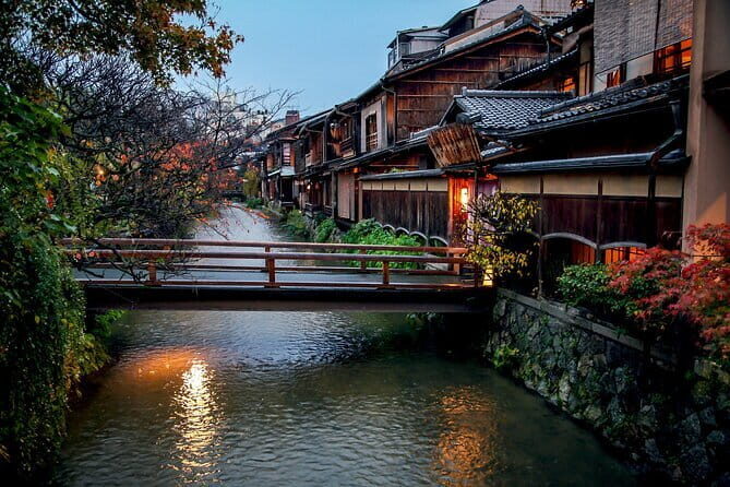 Kyoto: Geisha Dinner & Gion Cultural Walk - Group size, meeting point, and how the evening flows