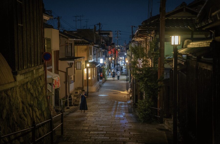 Kyoto: Geisha Dinner & Gion Cultural Walk - Group Size and the Minimum of Four: The Practical Consideration