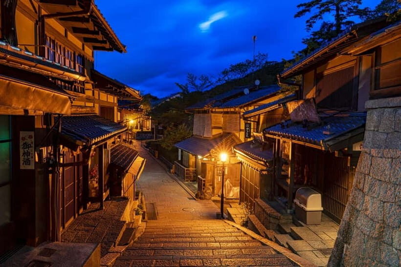 Kyoto Geisha Walking Tour: Gion District & Hidden Gems - Chion-in Temple: the often overlooked national-treasure grounds