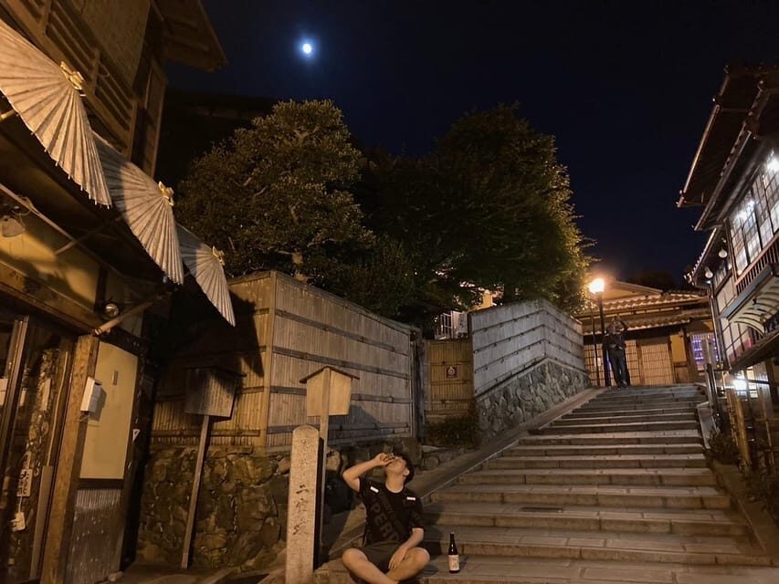 Kyoto: Gion Evening Walk with Hidden Gems, Geisha & Sake - Why Gion at Night Beats Daytime Crowds