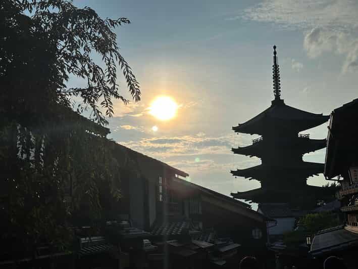 Kyoto: Gion & Geisha district evening tour - Kyoto’s geisha world looks better at night