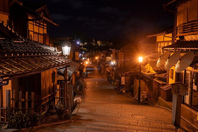 Kyoto: Gion Geisha District & Sake-in-Hand Walking Tour - Gion and Hanamikoji Street: How to Walk Without Missing the Point