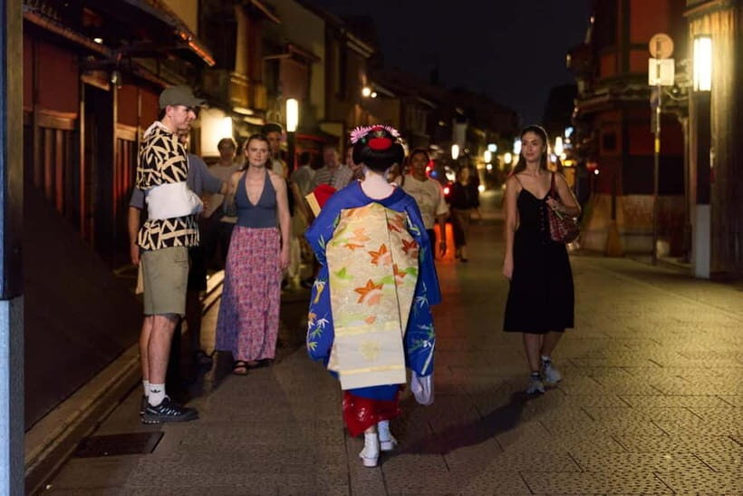Kyoto: Gion Geisha District Walking Tour - Stories of Geisha - Why Gion and Pontocho make more sense after dark